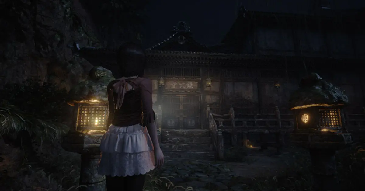 Vue angoissante du village hanté de Minakami dans Fatal Frame II Remake