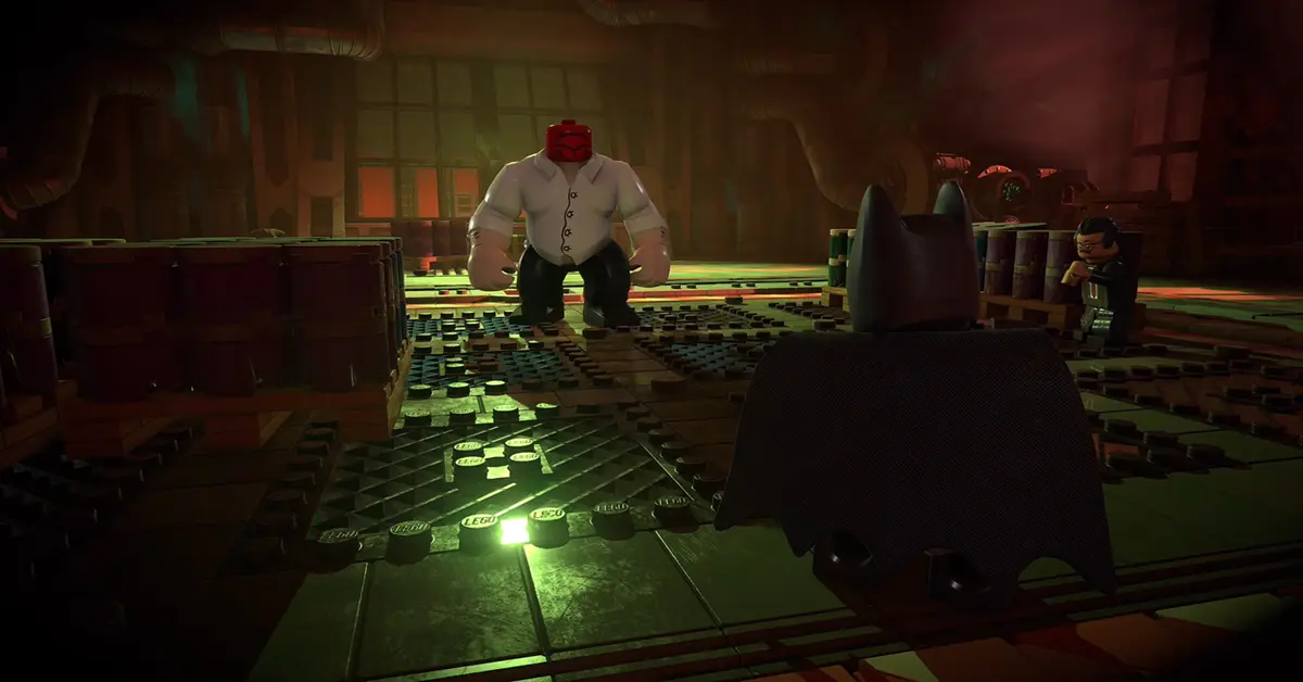Batman effectuant une contre-attaque sur un voyou de rue dans LEGO Batman Legacy of the Dark Knight