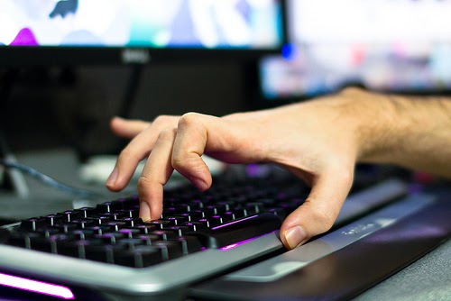 gamer using keyboard