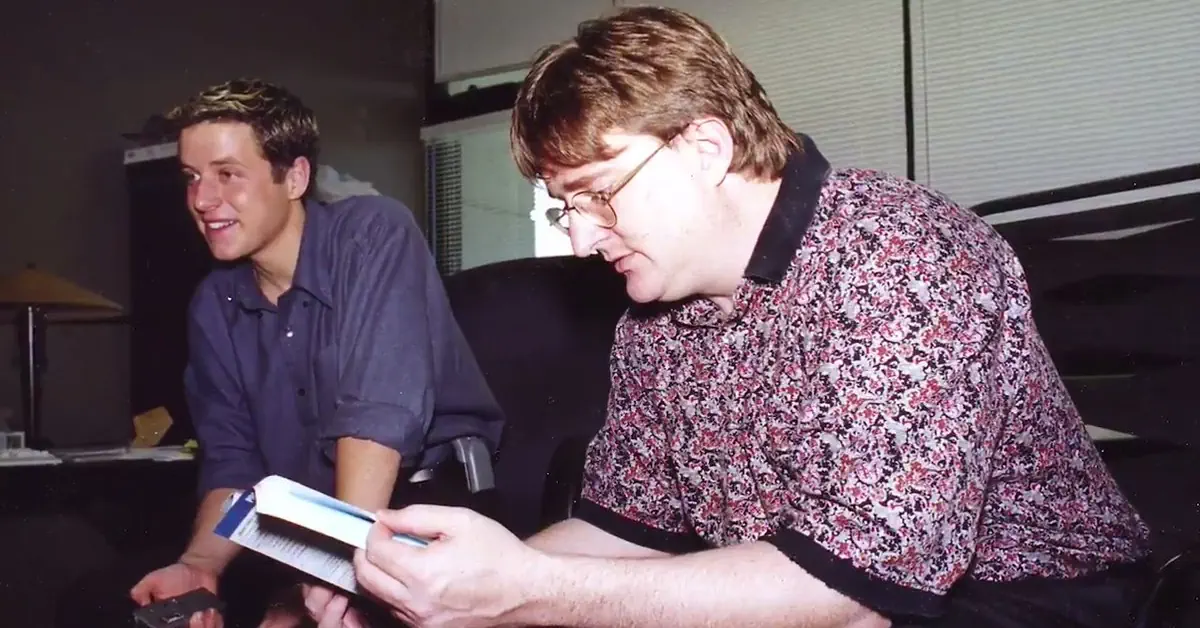 Geoff Keighley lance les spéculations après que des fans ont remarqué un jeu mystérieux caché dans sa liste de souhaits Steam